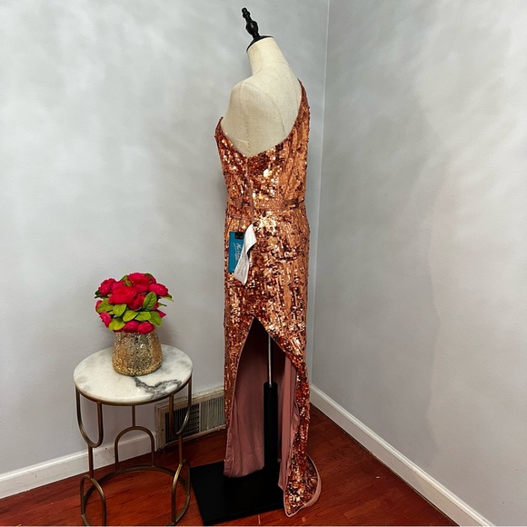 MAC DUGGAL Copper Long Sleeve One Shoulder Sequin Gown With Slit - New W/Tag - Picture 9 of 17